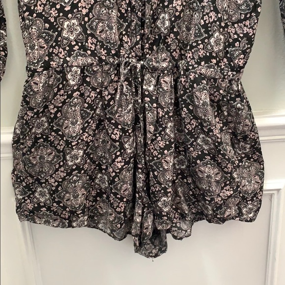 American eagle floral patterned romper - Picture 3 of 4